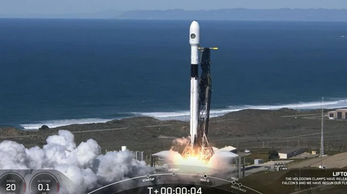 SpaceX запустила секретный спутник-шпион разведки США (видео)