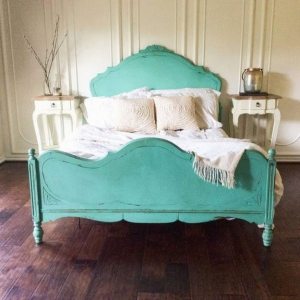 как перекрасить деревянную кровать