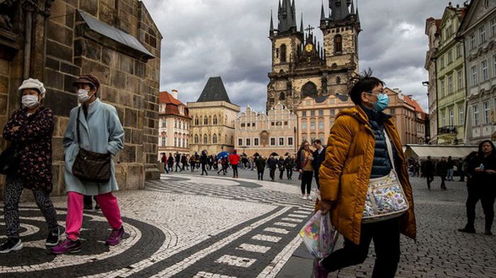Чехия отменяет почти все COVID-ограничения с 1 марта