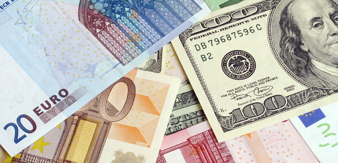Доллар и евро подешевели. Итоги торгов на межбанке