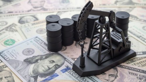 Bloomberg: нефть по $100 нанесет двойной удар по мировой экономике
