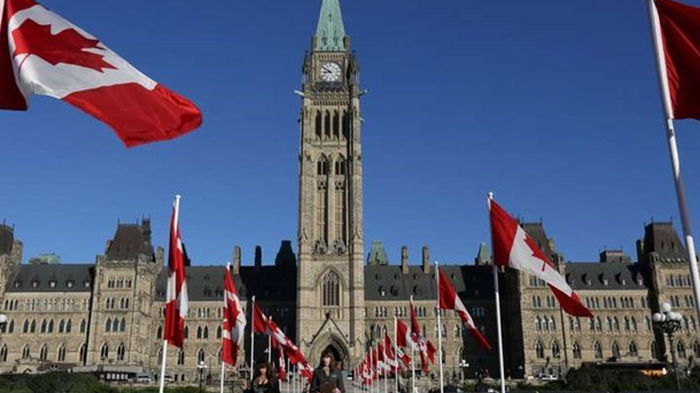 Парламент Канады инициирует отмену виз для украинцев