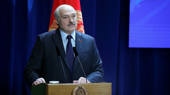 Лукашенко заявил, что не будет размещать в Беларуси ядерное оружие