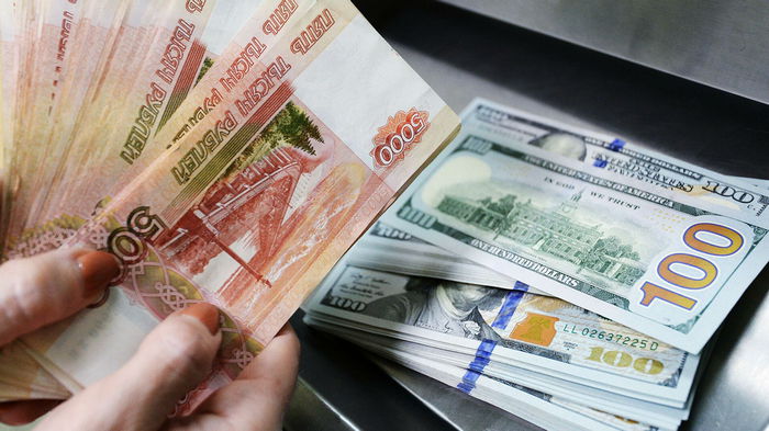 Российские банки перестанут продавать наличную валюту гражданам