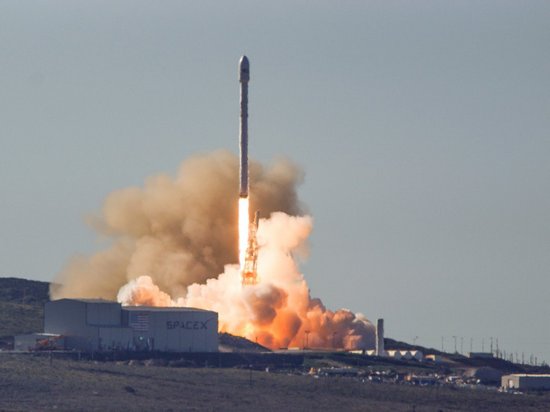 Falcon 9 успешно вывела десять спутников на орбиту: опубликовано видео