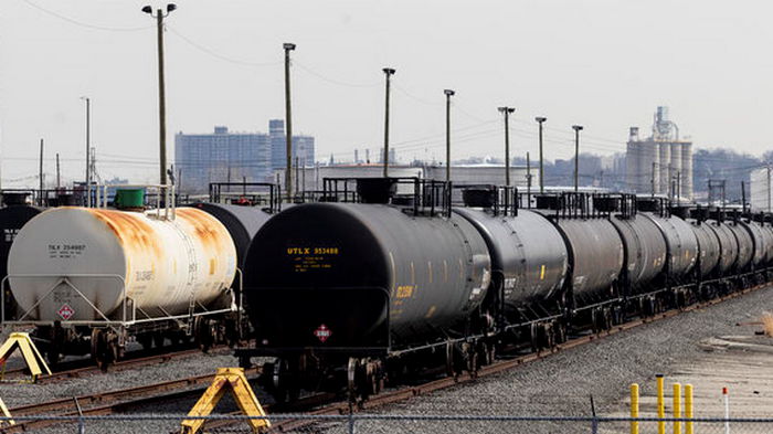 США поднимут 180 млн баррелей нефти из своих запасов, чтобы сдержать цены на бензин