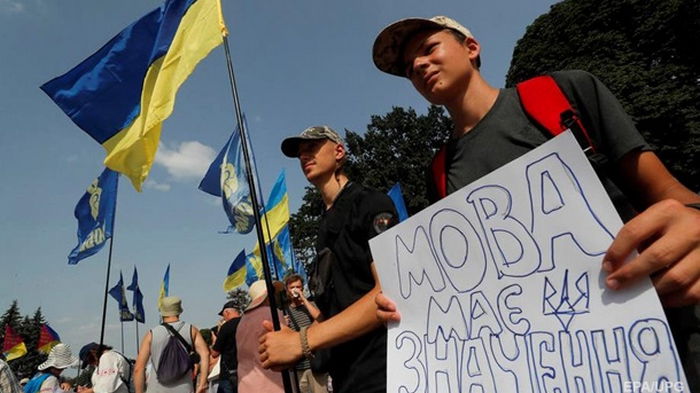 Большинство украинцев поддерживают украинский как единственный госязык