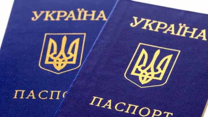 В Одесской области пограничники изъяли у пассажира автобуса 57 паспортов