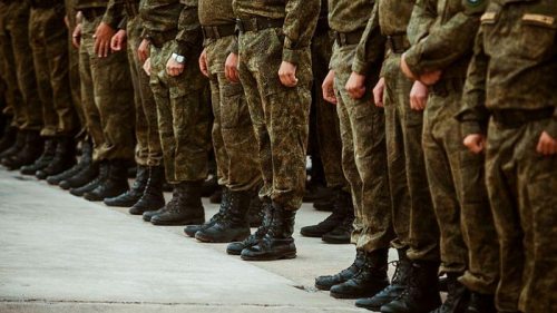 В России хотят отменить возрастной предел для службы в армии по контракту