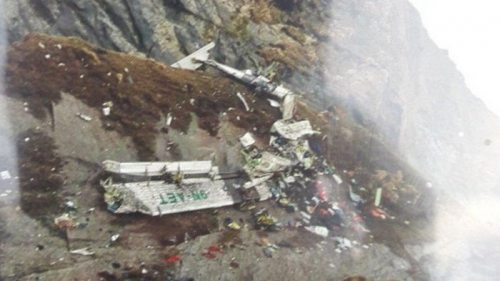 В Непале врезался в гору самолет с 22 пассажирами на борту (фото)