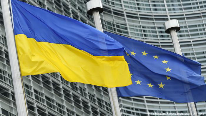 ЕС подготовил два решения по статусу Украины