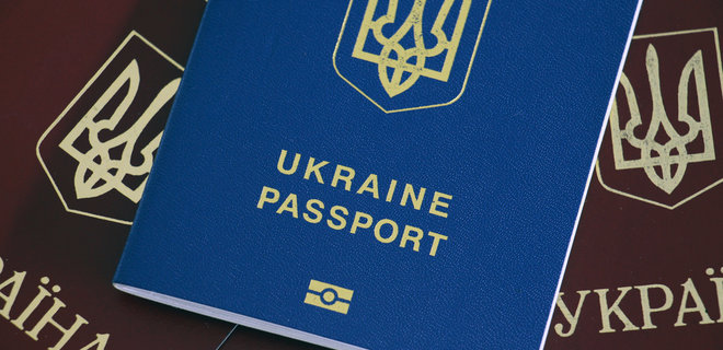 Кабмин разрешил получать паспорта Украины за рубежом