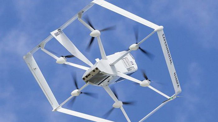Amazon начнет доставлять посылки с помощью дронов