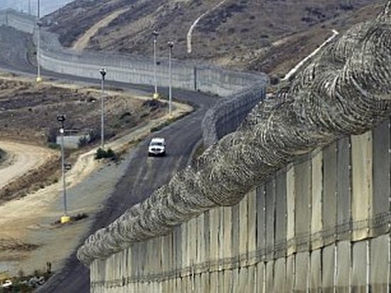 3000 км стены. Дональд Трамп заявил о начале возведения стены на границе с Мексикой