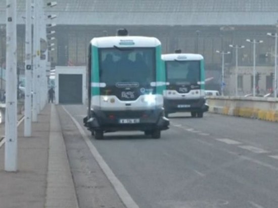 В Париже запустили первые беспилотные автобусы (видео)
