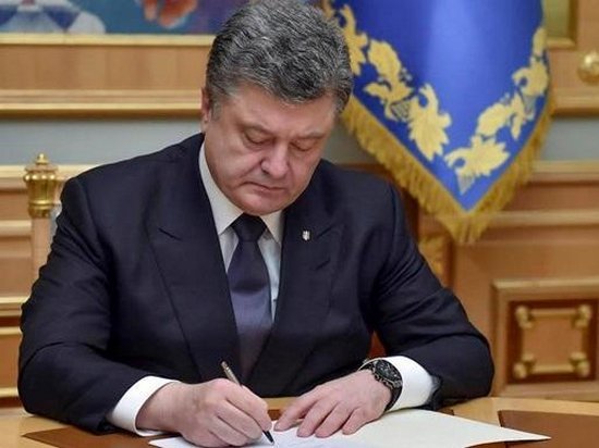 Петр Порошенко сделал небо Донбасса военной зоной