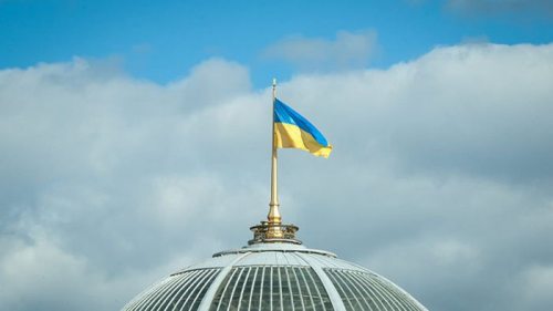 Украинцы требуют платить депутатам минималку