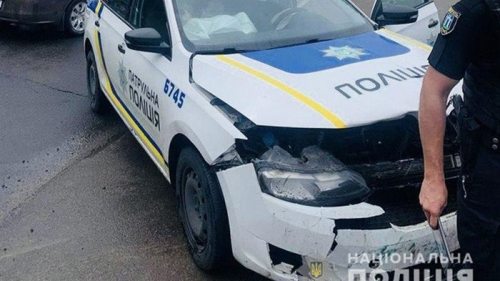 В Ровно мужчина во время погони разбил три полицейских авто (фото)