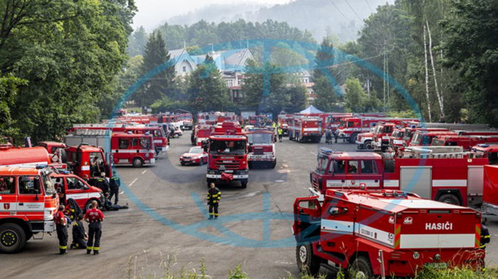 Пожар в Чешской Швейцарии длится шестой день