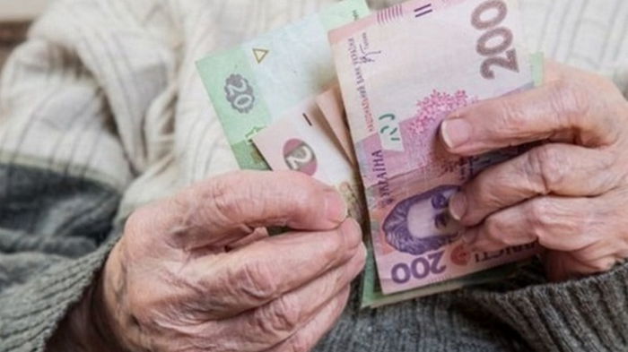 ВР приняла закон, защищающий пенсионные выплаты
