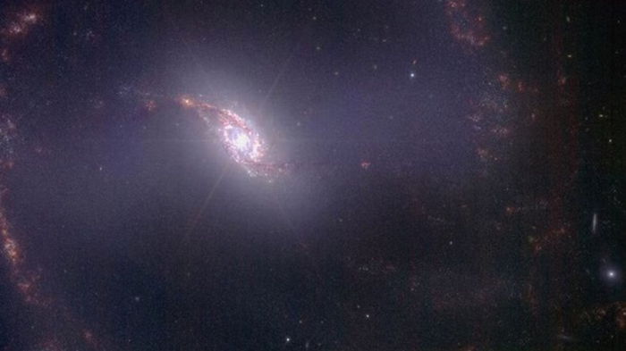 Телескоп Джемса Уэбба заснял удивительную галактику