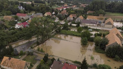 В Польше ливни разрушили мост и затопили дома