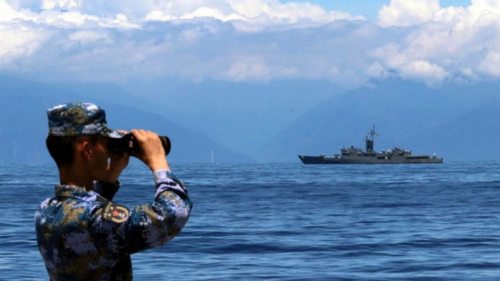 Армия Китая имитирует удары по кораблям США