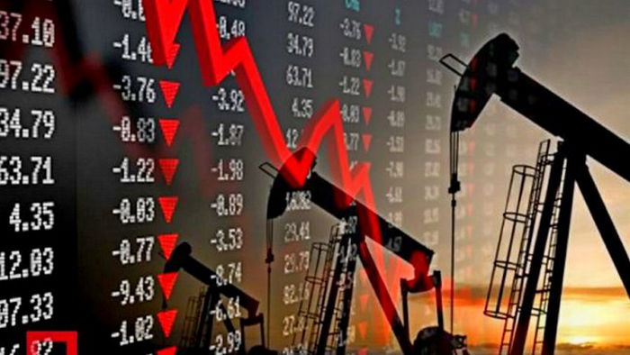 Цены на нефть снижаются из-за опасений мировой рецессии и укрепления доллара