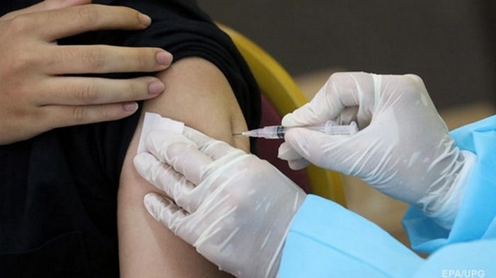 В Украине разрешили вторую бустерную дозу вакцины от COVID-19