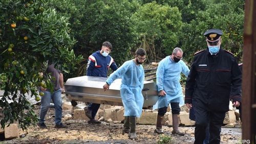 Число жертв наводнения в Италии достигло 11 (видео)