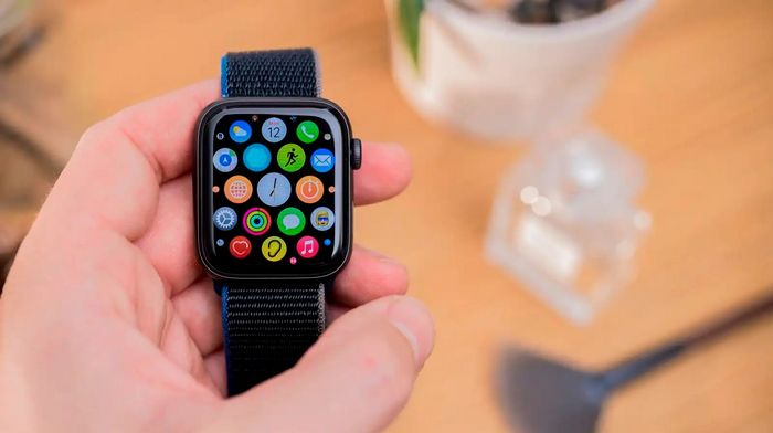 Apple Watch SE 2: преимущества, особенности дизайна, корпуса и экрана умного гаджета