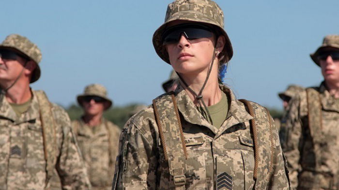 Подписан закон о воинском учете для женщин