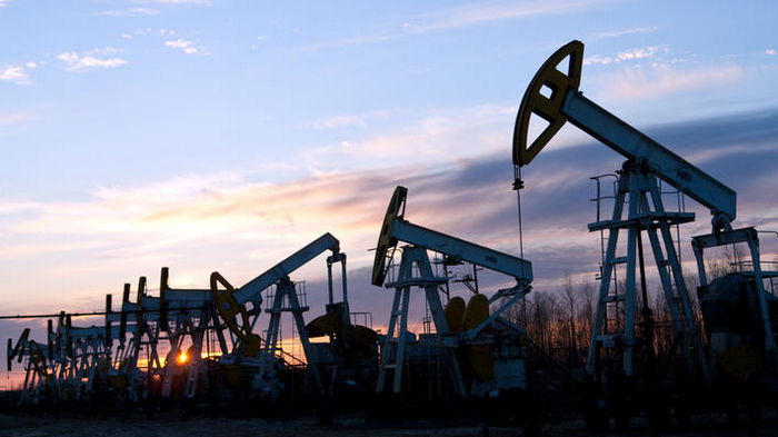 Мировые цены на нефть падают в начале недели: что стало причиной