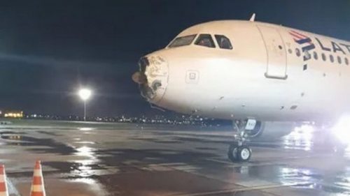 В Парагвае самолет во время полета «потерял» нос и двигатель