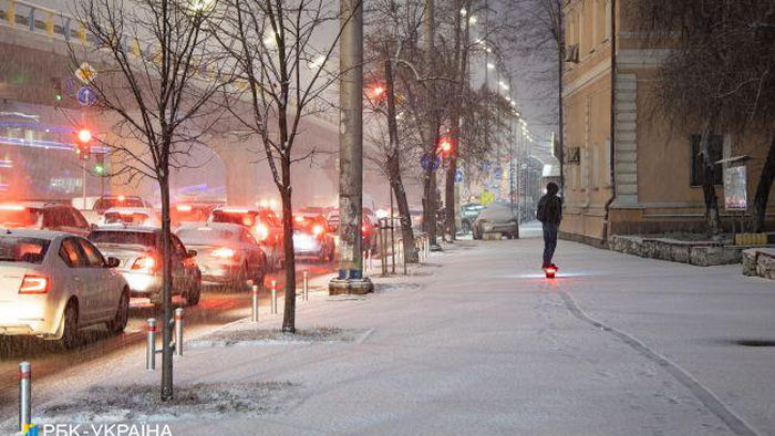 Мокрый снег и дожди по всей стране: какой будет погода в Украине сегодня
