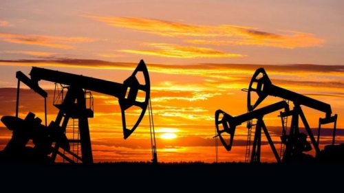 Мировые цены на нефть падают третью неделю подряд, потеряв еще 5%