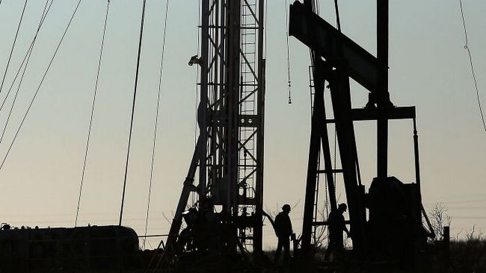 Цены на нефть растут на фоне решения ОПЕК+ и потолка на российское сырье