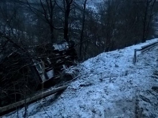 В Закарпатье автобус с пассажирами сорвался с обрыва