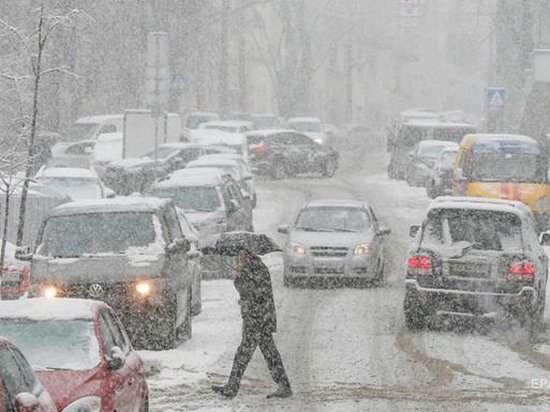 Из-за сильного снегопада Киев парализовали 10-балльные пробки