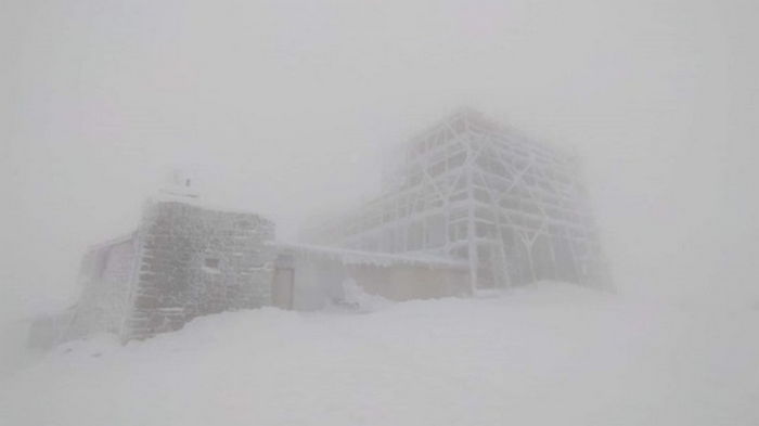 Непогода в Карпатах принесла 10-градусные морозы и метель