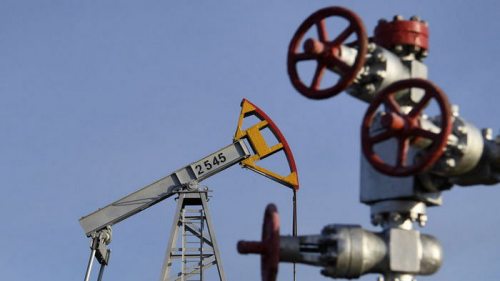 Нефть дорожает после введения эмбарго и ценового потолка на сырье из России