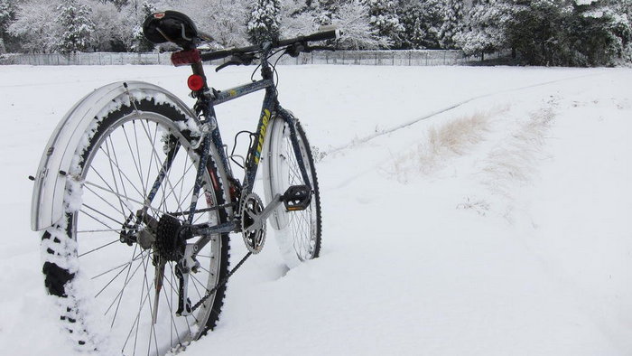 Зимова їзда на велосипеді: правильний догляд за транспортом