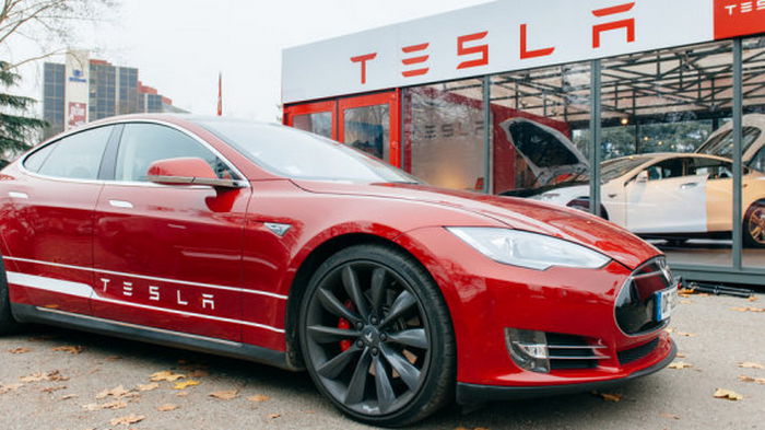 Twitter и снижение спроса на электрокары в Китае обвалили акции Tesla – Forbes