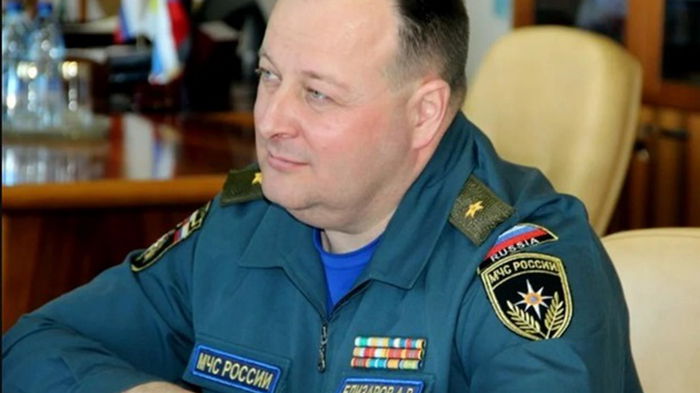 В России генерала едва не убило сосулькой (видео)