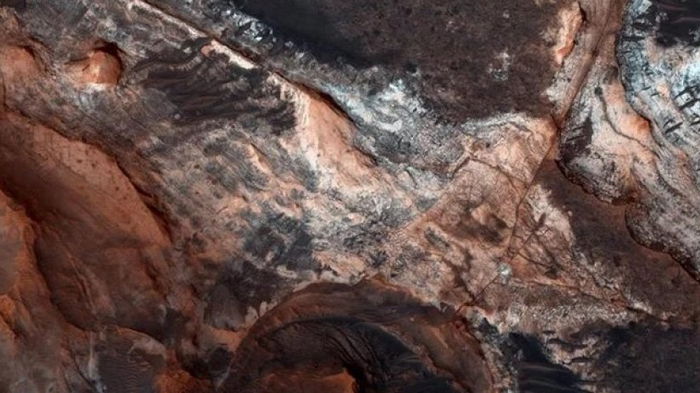 Величественные долины Марса могли быть созданы не реками, – ученые