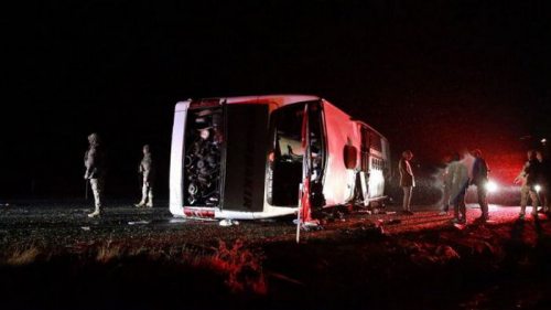 В Турции перевернулся автобус с пассажирами (видео)