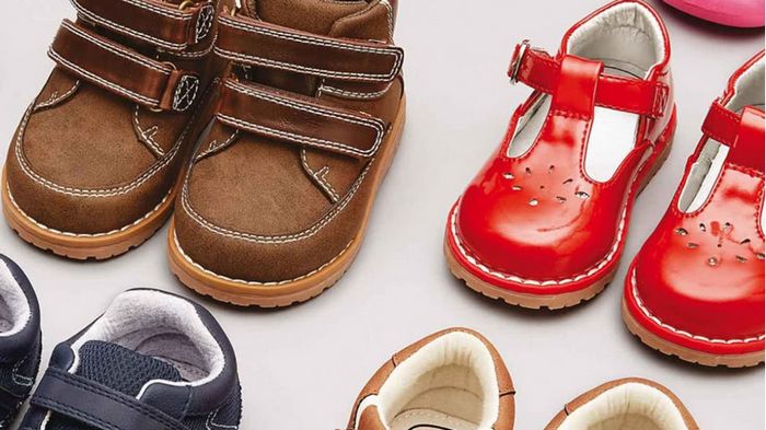 Як обрати дитяче взуття та де його купити
