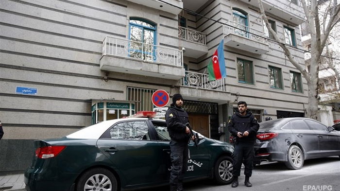 Азербайджан эвакуирует посольство в Иране после нападения