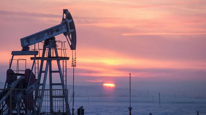 Нефть подешевела в начале недели: что влияет на мировые цены