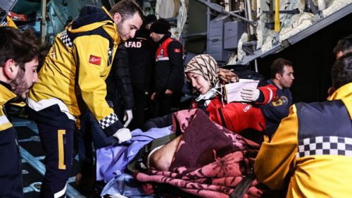 Землетрясение в Турции: из-под завалов спасли украинку с сыном